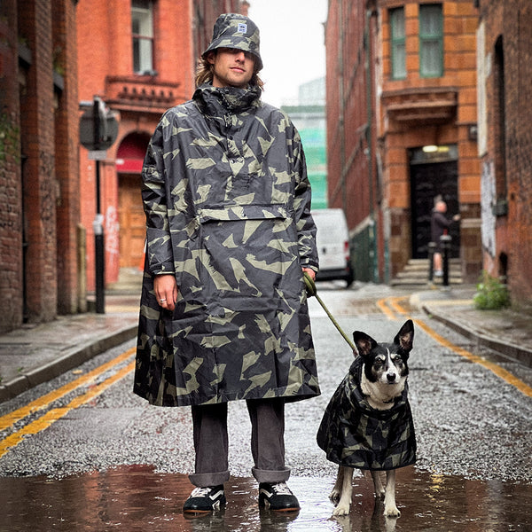 Planks on Rainkiss Poncho