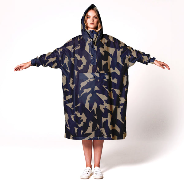 Planks on Rainkiss Poncho